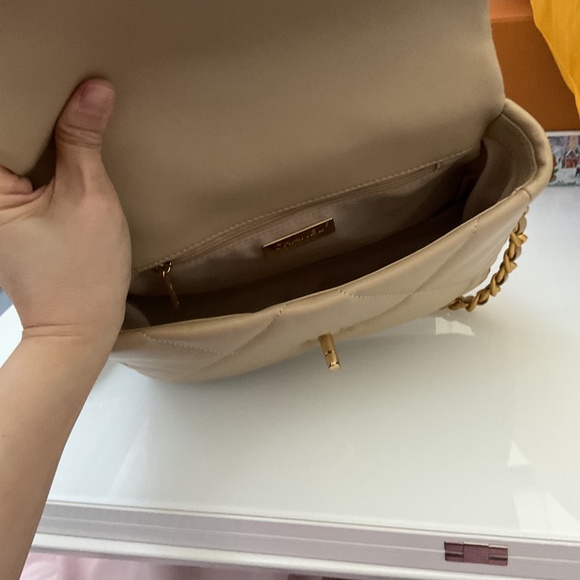 CC Medium 19 Flap Bag - Picture 6 of 7